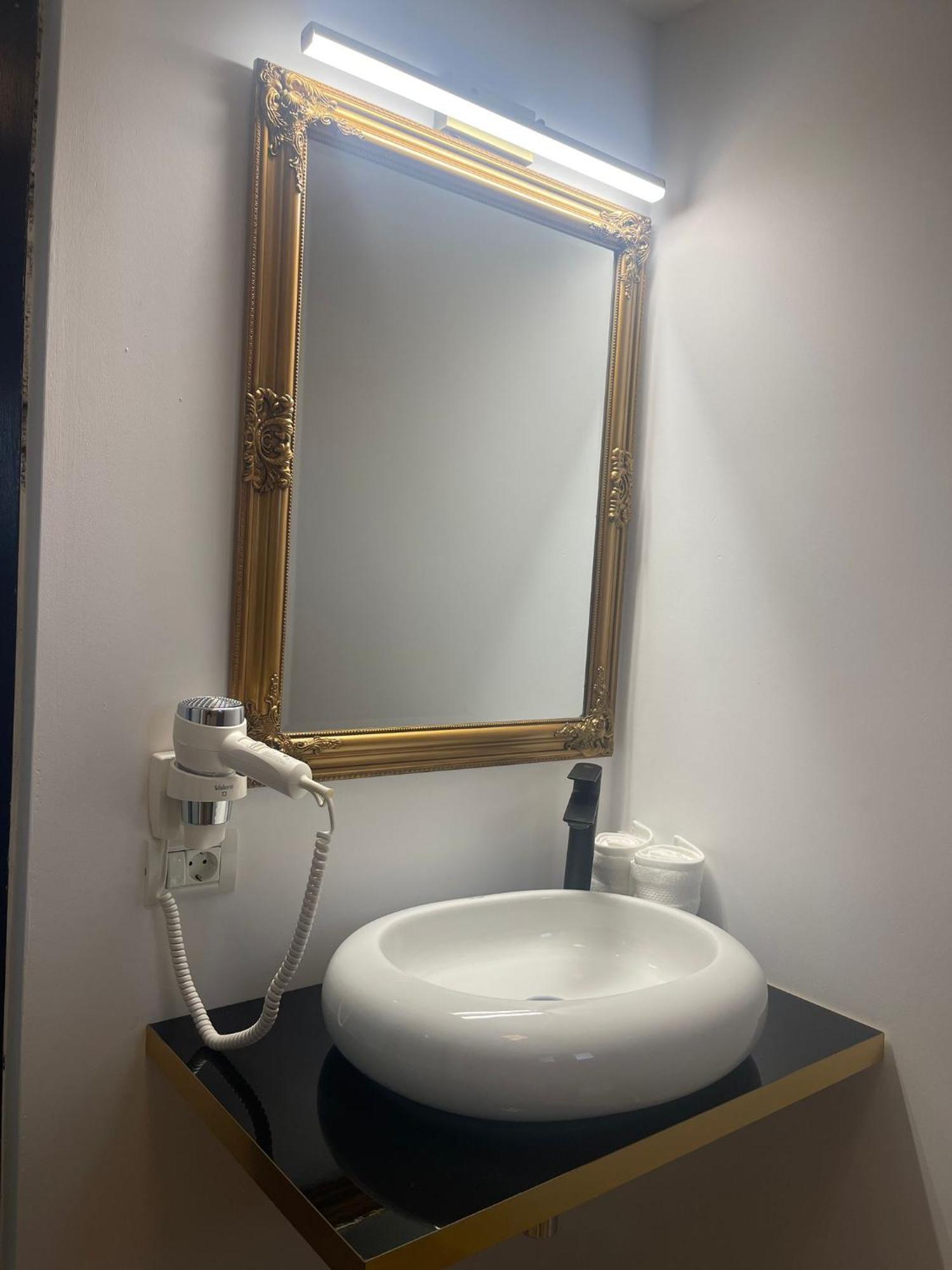 Cataleya House Otel Oesti-Paminteni Dış mekan fotoğraf